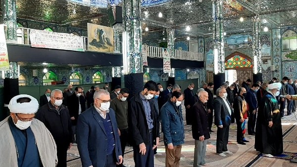 امام جمعه بادرود ، در خطبه های نمازجمعه این هفته که بعد از مدت‌ها بصورت حضوری برگزار شد ؛ گفت:  ایام شهادت سردار سرافراز اسلام شهید حاج قاسم سلیمانی است ، سردار قلبها و دلها ، چهل سال پوتین مبارزه و حفاظت از ولایت و رهبری را از پای خود در نیاورد و این الگوی عملی ابدی ماست.