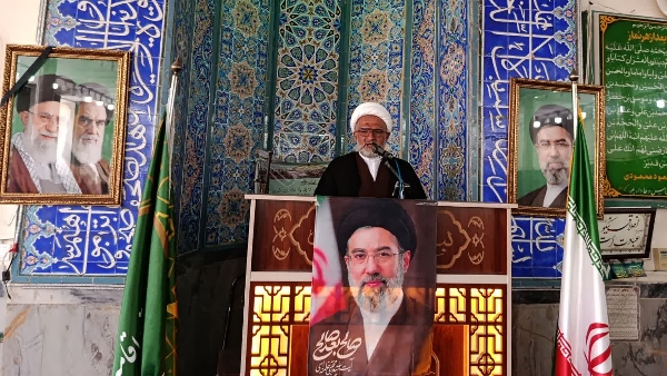 کشور در چار چوبِ نظریۀ ولایت فقیه پیشرفت میکند و همۀ مسئولان و دولتمردان موظفند با تبعیت از رهبری امورِ حکمرانی را تدبیر کنند.
