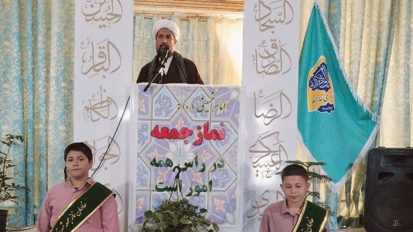 امام جمعه ارزوئیه: ایران «بزرگترین ابرقدرت دنیا»ست / نمایندگان مجلس مانع افزایش قیمت بنزین شوند
