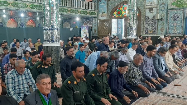 امروز به حول و قوه الهی آخرین خطبه نماز جمعه را در شهر بادرود خواهیم داشت و از هفته آینده شهر بادرود شاهد حضور امام جمعه جدید و جوان خواهد بود و ما نیز مانند شما نمازگزاران انشاالله از حضورشان فیض خواهیم برد ،در ادامه حاج آقا قاسمی امام جمعه بادرود گفتند بحث بازنشستگی و جابجایی بنده مدت زیادی مطرح بود که با حضور حاج علی اکبری ریاست شورای سیاستگذاری ائمه جمعه کشور دگرگونی در سطح ائمه جمعه کشور صورت گرفت و خوشبختانه تغییرات به سمت جوانگرایی آغاز شد که  حقیقتاً یک کار ممدوح و پسندیده‌ای است.