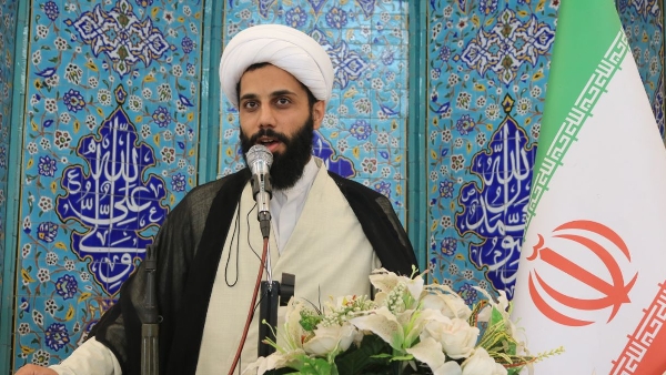 امام جمعه چمران خواستار حمایت از کارگران و استخدام نیروهای بومی در شرکتهای پتروشیمی شد