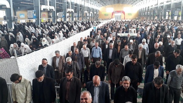 حجت الاسلام رمضانی پور امام جمعه رفسنجان در خطبه های نماز جمعه این هفته عنوان کرد: شما مردم این انقلاب را با همین تحریم ها به اینجا رساندید و سیلی محکم دیگری به آمریکا خواهید زد.