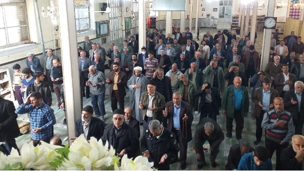 آیت الله مصباح یزدی در تبیین بیانیه گام دوم:  برخی مسئولین ما به آفتی مبتلا شده‌اند که راه علاجش این است که جوانترها بیایند و مسئولیت را بپذیرند؛ اهتمام آقا به مسأله‌ی جوان این است که اینهایی که آفتها را ندارند، سر کار بیایند.