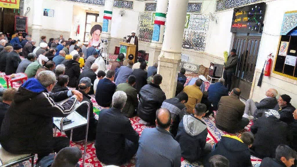 مردم به عنوان صاحبان اصلی انقلاب اسلامی، در روز ۲۲ دی ماه با حضورشان کمر فتنه پیچیده آمریکایی را شکستند.