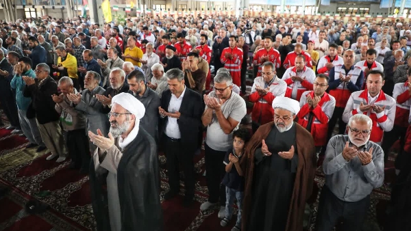 راه امروز، ادامه راهی است که میرزای شیرازی(ره) در نفی «امتیاز تنباکو» و امام خمینی(ره) در نفی «کاپیتولاسیون» پیمودند / مسئولان از گرانی‌ها بی‌اطلاع نیستند و برای رفع مشکلات تلاش می‌کنند