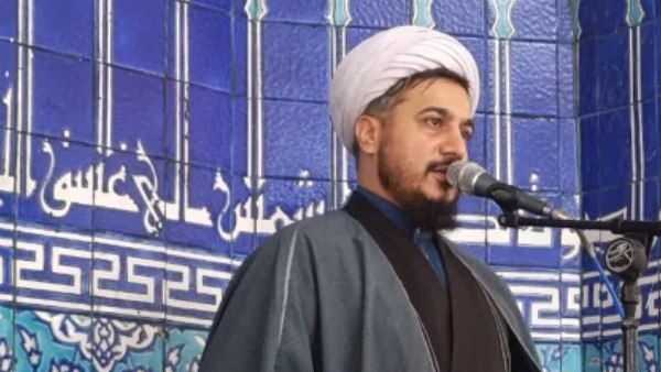 اهل تقوا و توجه باشیم
