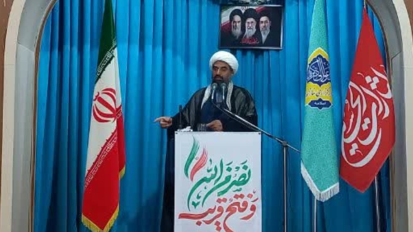 دشمن نمی‌خواست ایران به الگویی برای خودکفایی و استقلال تبدیل شود