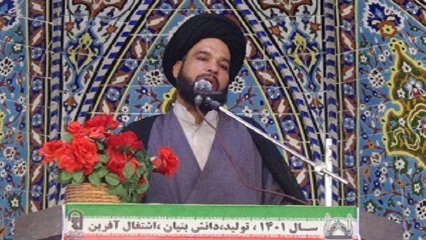 یکی از وظایفی که برادرمومن نسبت به برادر مومن خود دارد باید در غیاب او  ، او را حفظ کند.