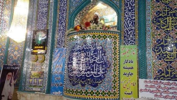 جوانان باید مقاومت که یک نظریه الهی وقرآنی است  را خوب بفهمند ودر مقابل استکباران بایستند .