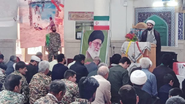 هرکسی و هرجا و هر جور ، وحدت و انسجام امت اسلام را بهم بزند ، خائن به خدا و رسول خدا و امت اسلامی است .