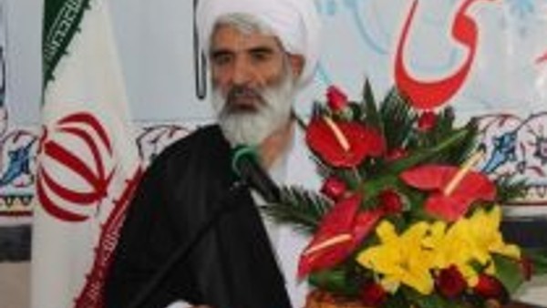 امام جمعه بادرود: انتخاب بخشدار بومی مطالبه اصلی مردم منطقه است/ لزوم تمرکز کمک ها برای ساخت یادمان شهدای گمنام بادرود