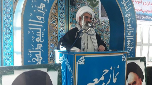 امام‌جمعه بادرود: خانواده‌های شهدا خواهان مبارزه با فساد هستند/چهارشنبه‌سوری مبنای عقلانی ندارد