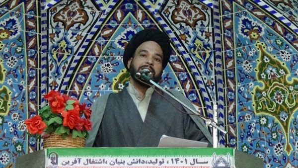 ما وظیفه داریم انسان های خوب را دوست بداریم درمقابل ، وظیفه داریم از بدی ها و انسان های بد نفرت داشته باشیم و محور را ائمه معصومین (ع) قرار دهیم.