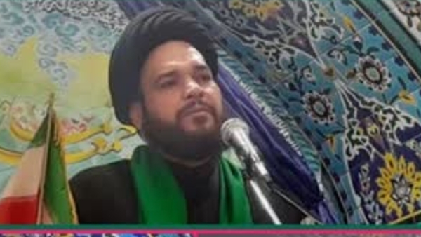 از مصادیق تواضع اطاعت کردن از پیامبر از امام از خدا،این میشه تواضع.بنده‌ای که نماز می‌خواند واجبات رو انجام می‌دهد محرمات را ترک می‌کند این بنده در برابر خدا و پیغمبر و امام تواضع دارد ولی بنده که دستور خدا را انجام نمیده نماز نمی‌خونه مال مردم میخوره دروغ میگه غیبت می‌کند مرتکب محرمات الهی می‌شود این تواضع در برابر خدا و پیغمبر خدا و در برابر امام معصوم علیه السلام ندارد همچنین ما باید در برابر بزرگترها تواضع داشته باشیم و تواضع در برابر بزرگترها هم همچنین همینه که از اونها اطاعت کنیم