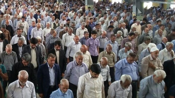 دشمنان ما برای چپاول اموال و ذخایر ایران چشم طمع دوختند اما استقامت ملت ایران در برابر این دشمن خبیث بسیار موثر است.