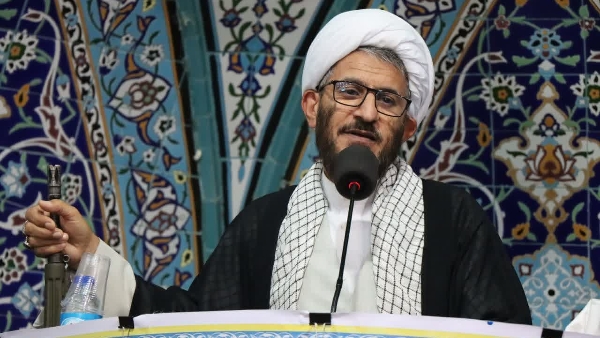 اگر بناست که انقلاب ما، ارزش‌ها و عزت ما امروز بماند باید با تمام وجود پشتیبان امام جامعه باشیم