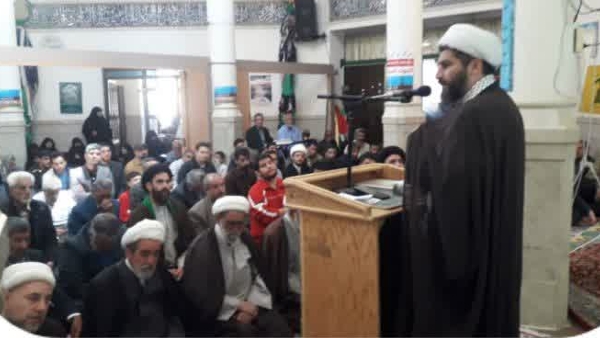 کسانی که زحمات نیروی انتظامی را نمی بینند و موجبات تضعیف فراجا را فراهم می آورندبه نظام و انقلاب و مردم و امنیت خیانت میکنند