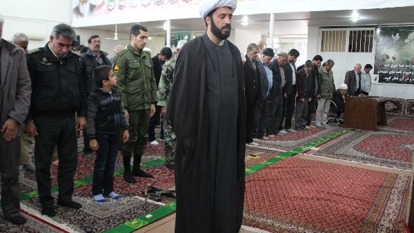 دولت کارهای عملیاتی انجام دهد و همه منتظر اقدامات عملی که موثر در زندگی باشند هستند