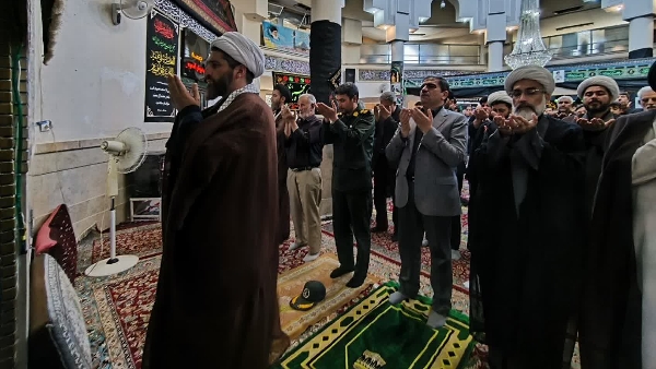 حرکت کلی نظام مقابله با دشمن است اگر با تفاهمنامه شد دشمن را زمین‌گیر کنیم انجام خواهیم داد و الا با موشک آمریکا را از پا درخواهیم آورد.