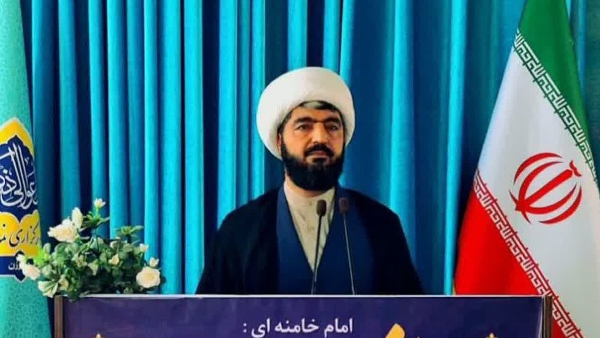باید افرادی در راس امور قرار بگیرند که سیاستشان همراه با دیانت باشد