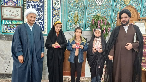 ماه مبارک رمضان و توجه خاص به برنامه های قرآنی از جمله محافل انس با قرآن