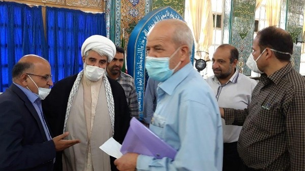 امام جمعه بادرود: نظامی اسلامی از اصول انقلابی عقب نمی نشیند