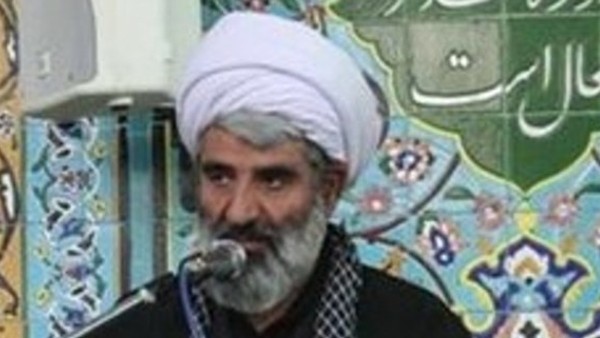 امام‌جمعه بادرود: باید حالت تهاجمی خود علیه آمریکا را حفظ کنیم