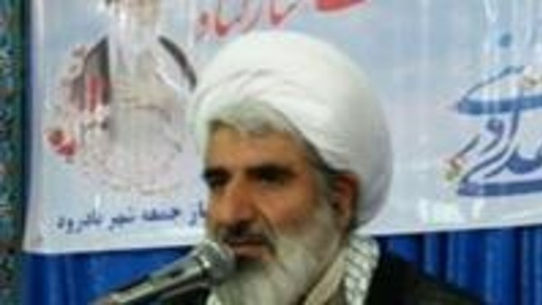 امام جمعه بادرود بیان کرد: من گاهی اوقات درباره داعش و تأثیری که شهید بزرگوار حاج قاسم سلیمانی در دفع فتنه آنها داشت فکر می‌کنم و می بینم که چگونه آن شهید عزیز با هدایت‌های رهبری معظم انقلاب، عراق را از حلقوم داعش بیرون آورد؛ داعشی که به 40 کیلومتری بغداد و به نزدیکی مرزهای ایران رسیده بود