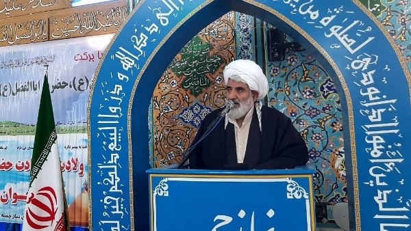 امام جمعه بادرود در خطبه ‌های این هفته آیین عبادی سیاسی نمازجمعه گفت: سبک زندگی مکتبی و اسلامی مومنین و نمازگزاران سرشار از صفا و صمیمیت است ؛ باید حریم انسانها و حرمت همگان نیز محفوظ بماند و رفت و آمدها برگرفته از فرهنگ غنی قرآن و تعالیم مکتب حیات بخش اسلام باشد.
